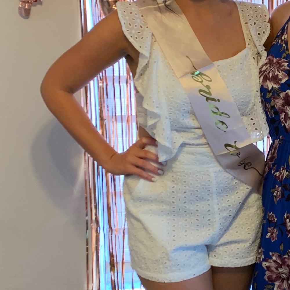 Eyelet Romper - Picture 4 of 6